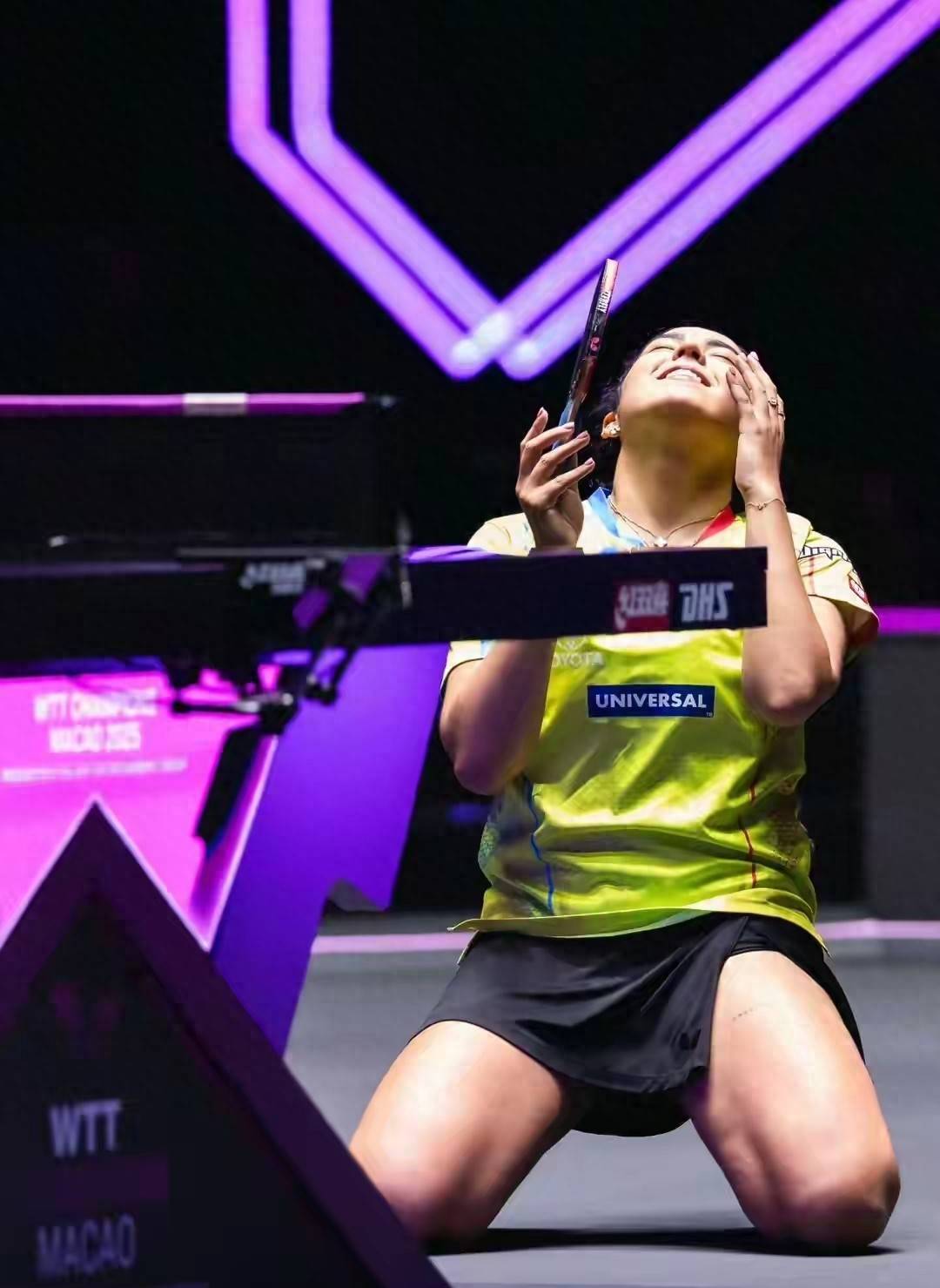 爱游戏官方-比分分析选手赛后落泪，背后故事感人