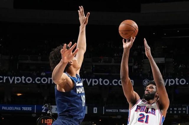 76人绝杀广东队,恩比德点燃赛场 76人绝杀广东队,恩比德点燃赛场