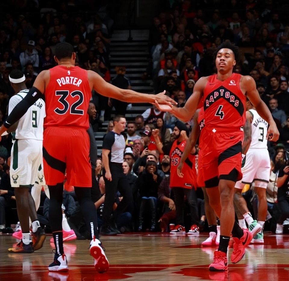 雄鹿翻盘青岛队，西亚卡姆扛起全队