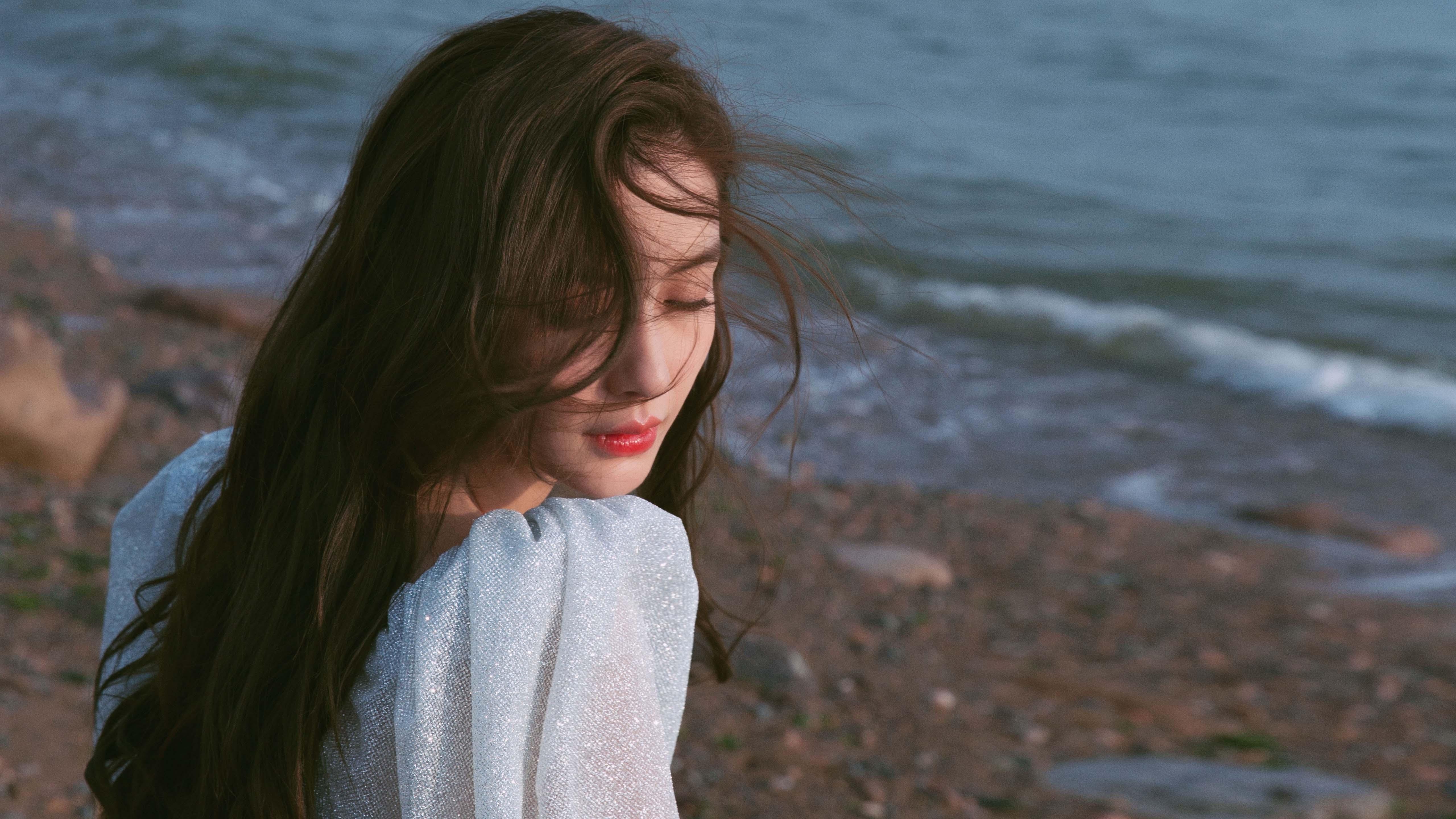 澳网的湛蓝碾压，当西西帕斯的地中海阳光，刺破温网的古老阴翳