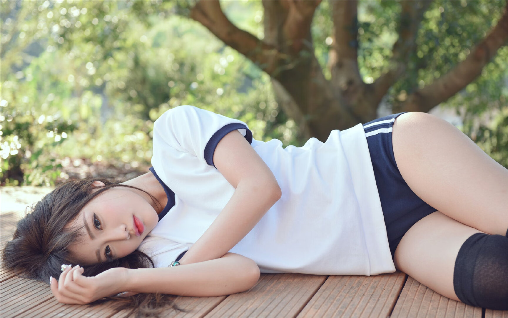 突尼斯连击制胜，皮克闪耀全场—关键先生引领胜利狂潮