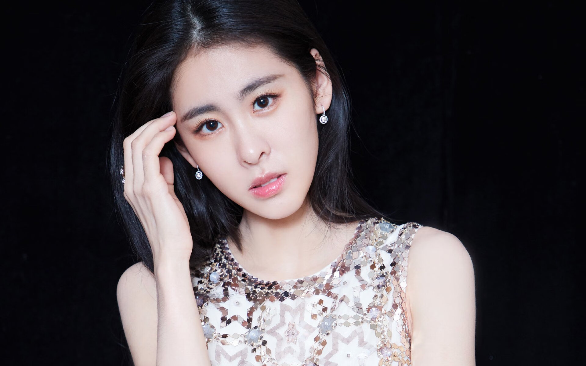 沪上雄鹰展翅，保罗赛道称霸—双线告捷的体育辉煌